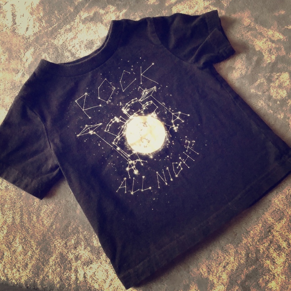🥳Little boys T-shirt 🖤🦕